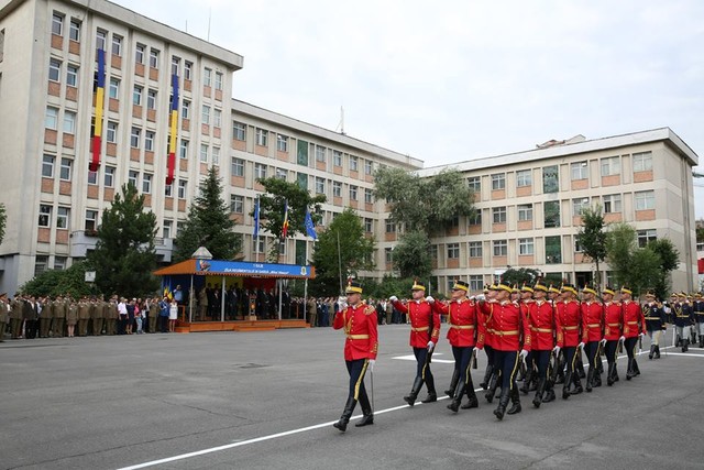 Ceremonia dedicata implinirii a 155 de ani de la infiintarea Regimentului 30 Garda „Mihai Viteazul” - foto Valentin Ciobirca