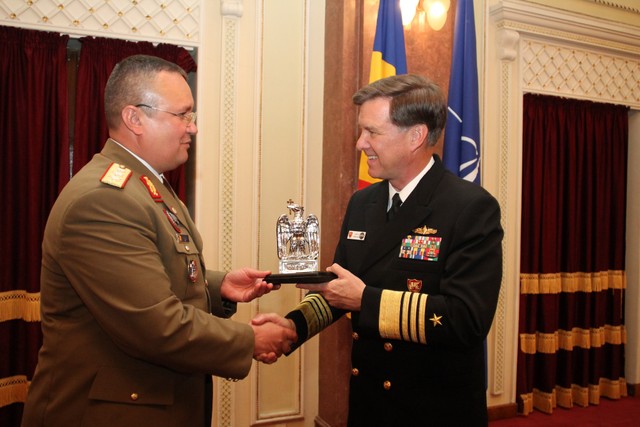 Schimb de cadouri oficiale - foto Eugen Mihai