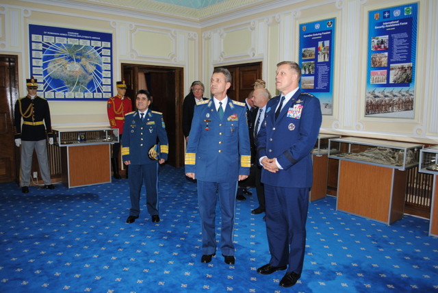 Aspect din timpul intalnirii oficiale cu generalul  Frank Gorenc-  foto Catalin Ovreiu