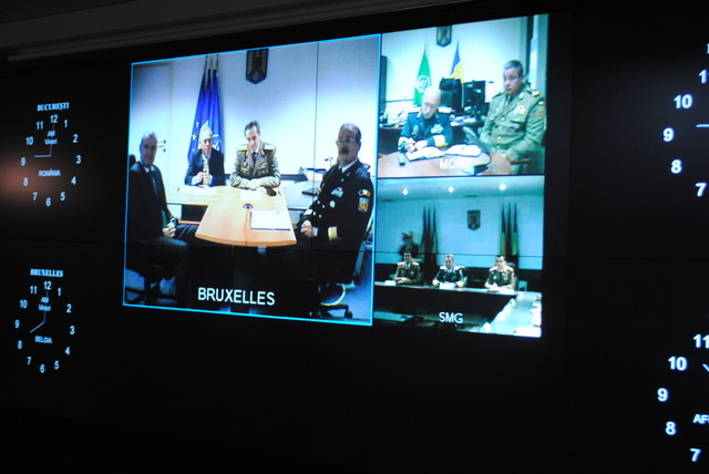 Aspect din timpul videoteleconferintei cu reprezentantele militare - foto Catalin Ovreiu 