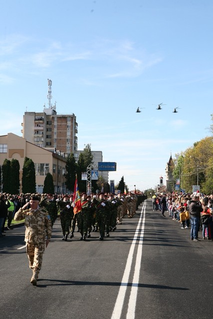 Aspect din timpul ceremoniei militare organizate la Carei - foto Valentin Ciobarca