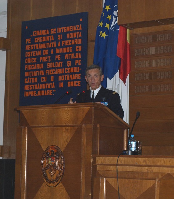 Aspect din timpul prelegerii sustinute la UNAp - foto Cristina Barna