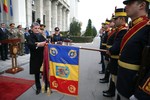 Aspect din timpul ceremoniei de decorare a drapelului de lupta a SMG - foto Valentin Ciobarca
