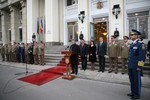 Aspect din timpul ceremoniei de decorare a drapelului de lupta a SMG - foto Valentin Ciobarca