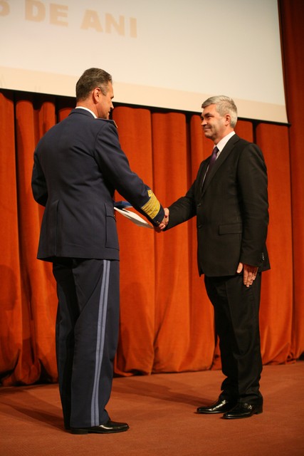 Aspect din timpul ceremoniei militare de conferire a Emblemei de Onoare a Statului Major General - foto Petrica Mihalache 