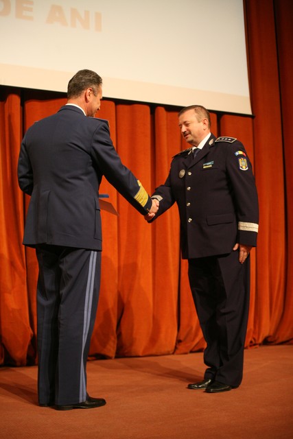 Aspect din timpul ceremoniei militare de conferire a Emblemei de Onoare a Statului Major General - foto Petrica Mihalache 
