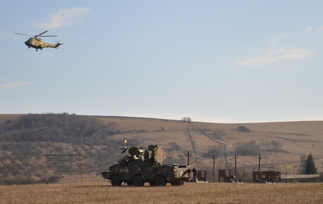 Imagini de la exercitiu - Foto Emil Moritz