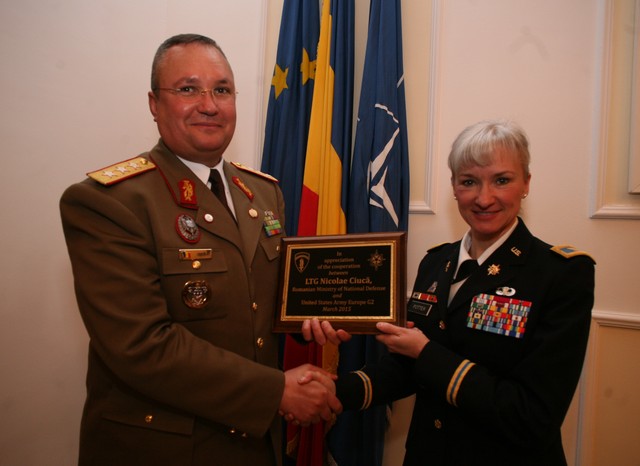 Schimb de cadouri oficiale - Foto Petrica Mihalache