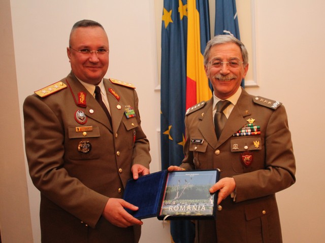 Schimb de cadouri oficiale - foto Eugen Mihai