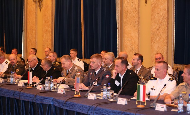 Aspect de la deschiderea conferintei Comandamentului European al Fortelor Armate ale Statelor Unite ale Americii cu sefii apararii din Europa Centrala - foto Valentin Ciobirca