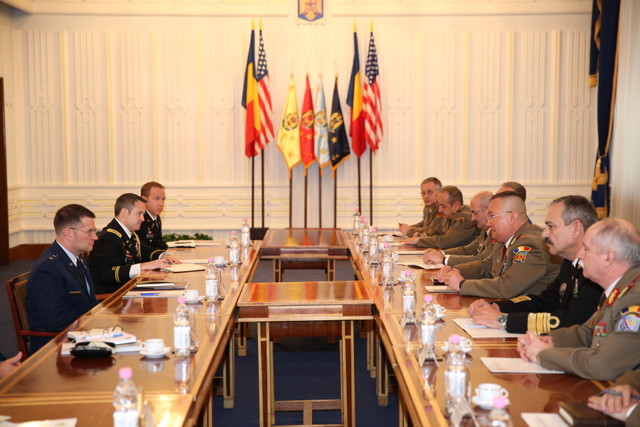 Aspecte din timpul discuțiilor - foto Valentin Ciobirca