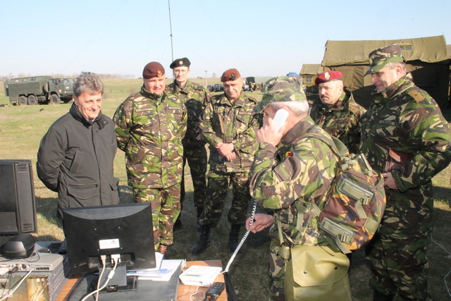 Personalul si tehnica alertate in Poligonul Smardan - foto Eugen Mihai