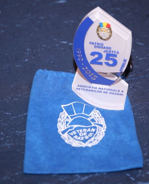 Placheta dedicata Zilei Veteranilor de Razboi - foto Valentin Ciobirca