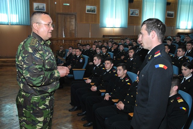 Intalnirea cu studenții militari - foto MApN