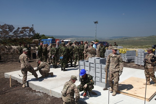 Militari romani și americani in punctele de lucru - foto Cristian Surugiu