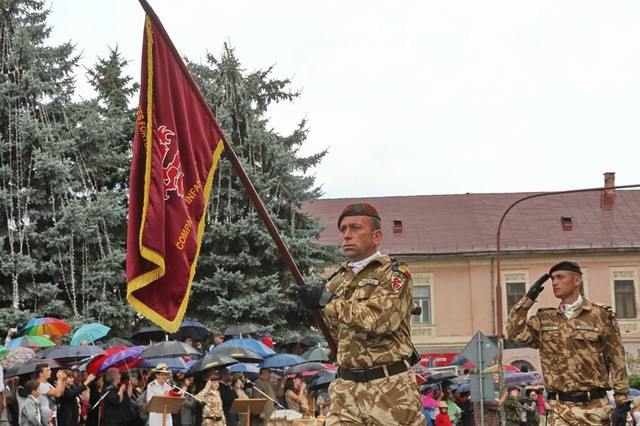 Ceremonie de plecare in Afganistan 
a militarilor Batalionului 811 Infanterie „Dragonii Transilvani” - foto Valentin Ciobirca