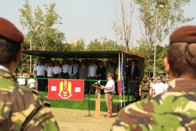 Ceremonia de predare - primire a comenzii  Diviziei  1 Infanterie DACICA catre Divizia Multinationala de Sud-Est

Foto: Adrian Curiman/RevistaFortelor Terestre