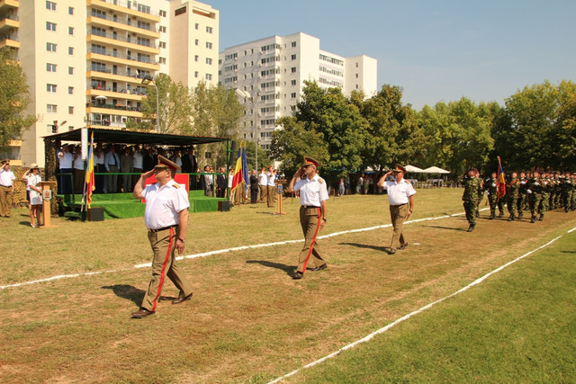 Ceremonia de predare - primire a comenzii  Diviziei  1 Infanterie DACICA catre Divizia Multinationala de Sud-Est

Foto: Adrian Curiman/RevistaFortelor Terestre