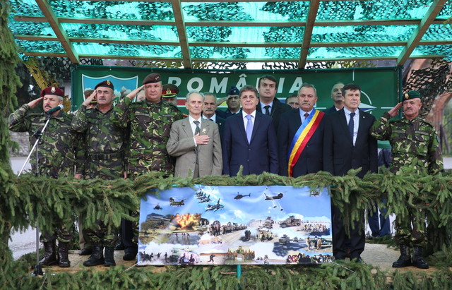 Aspect de la ceremonia de repatriere din Afganistan a militarilor Batalionului 33 Vanatori de Munte “Posada” - foto Valentin Ciobirca