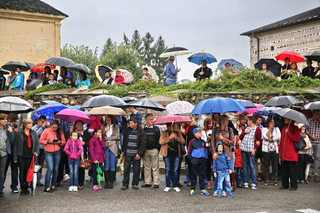 Aspect de la ceremonia de repatriere din Afganistan a militarilor Batalionului 33 Vanatori de Munte “Posada” - foto Valentin Ciobirca