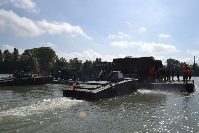 Histria 15 - activitați practice de instruire in teren, in poligonul de instrucție Varsatura 

foto: Cristi Vlasceanu