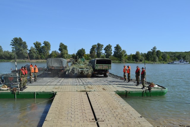 Histria 15 - activitați practice de instruire in teren, in poligonul de instrucție Varsatura 

foto: Iulian Cadulencu