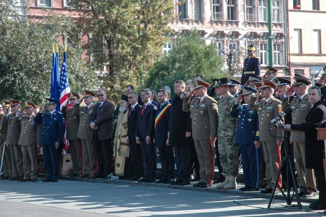 Ceremonia dedicata Zilei Armatei Romaniei la Monumentul Ostasului Necunoscut din Piata Avram Iancu - foto M.Ap.N