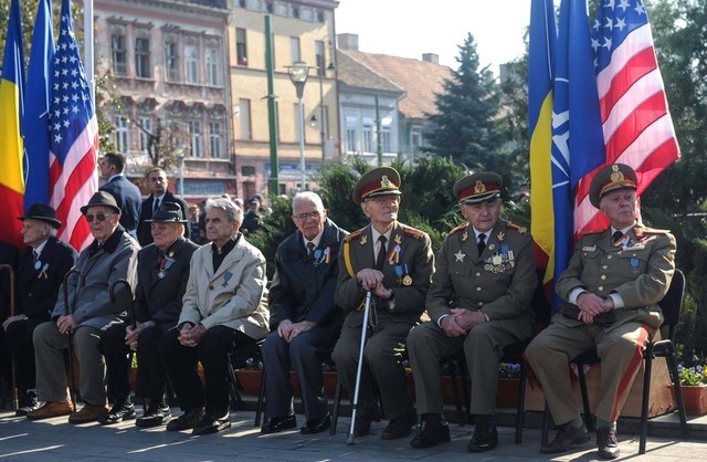 Veterani participanti la ceremonie - foto M.Ap.N. 