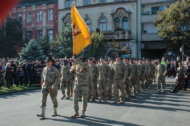 Defilarea militarilor americani ai Regimentului 2 Cavalerie - foto M.Ap.N.