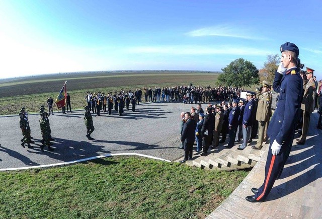 Ceremonie in memoria eroilor de la Paulis - foto M.Ap.N.
