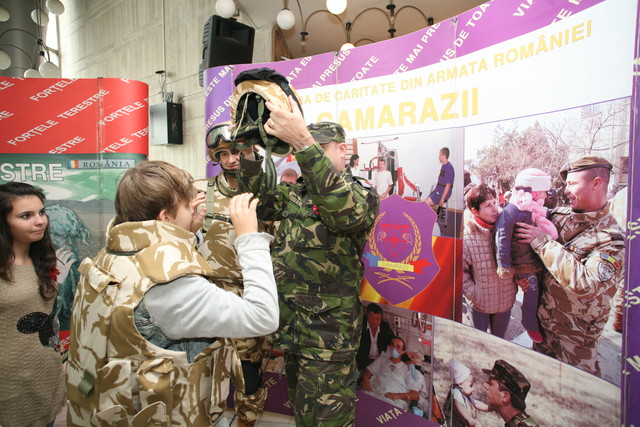 Ziua veteranilor - ceremonia organizata pentru a onora sacrificiul veteranilor teatrelor de operații, la Monumentul Eroilor cazuți in Teatrele de Operații si pe teritoriul Romaniei, din Parcul Tineretului

Foto:  Petrica Mihalache
