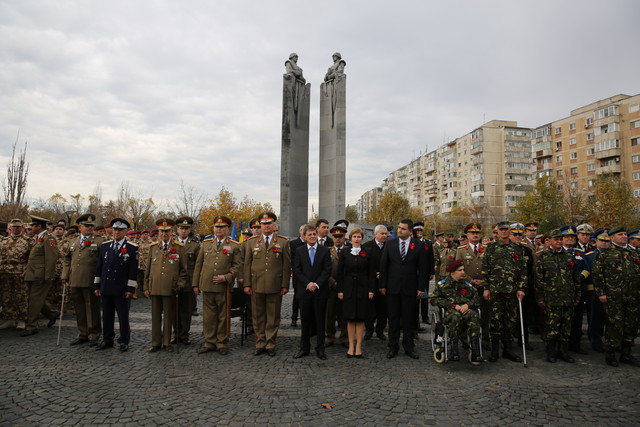 Ziua veteranilor - ceremonia organizata pentru a onora sacrificiul veteranilor teatrelor de operații, la Monumentul Eroilor cazuți in Teatrele de Operații si pe teritoriul Romaniei, din Parcul Tineretului

Foto: Anca Ciornei
