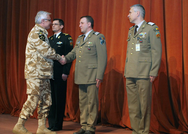 Ceremonie de avansare in grad și de conferire a unor distincții militare