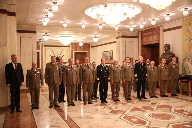 Ceremonia de acordare a Emblemei de onoare a SMG, comandorului (N) William Garren

Foto: Valentin Ciobirca
