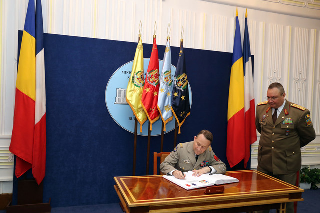 Seful Statului Major General al Republicii Franceze, in vizita la Bucuresti

Foto: Petrica Mihalache
