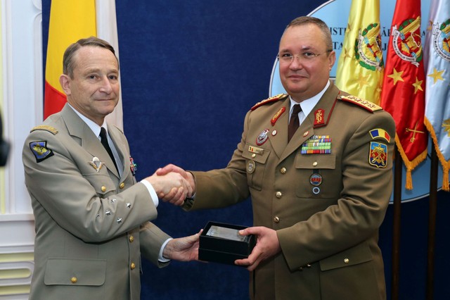 Seful Statului Major General al Republicii Franceze, in vizita la Bucuresti

Foto: Petrica Mihalache