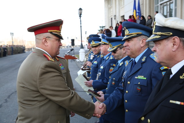 Ceremonie de trecere in rezerva a unor cadre militare din Statul Major General