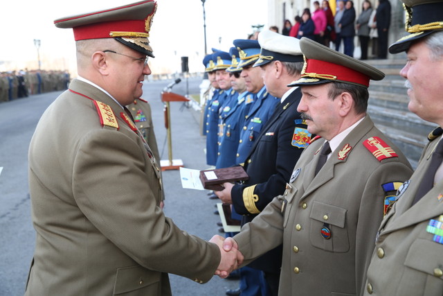 Ceremonie de trecere in rezerva a unor cadre militare din Statul Major General