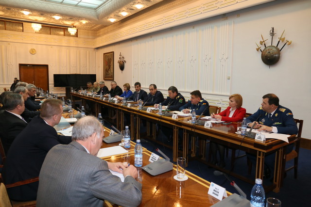 Dezbatere asupra cresterii calitatii vietii personalului militar

Foto Petrica Mihalache 