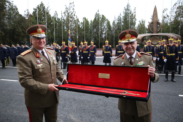 Ceremonie de trecere in rezerva a unor cadre militare din Statul Major General