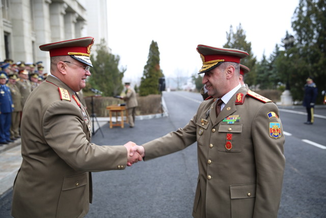 Ceremonie de trecere in rezerva a unor cadre militare din Statul Major General