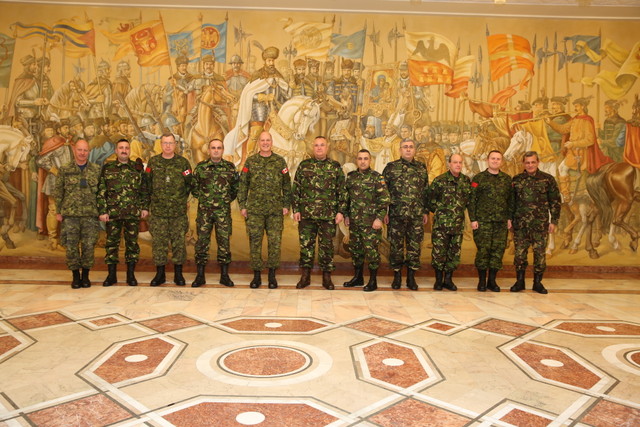 Intrevedere cu generalul-maior Dean J. Milner, comandantul Diviziei 1 canadiene