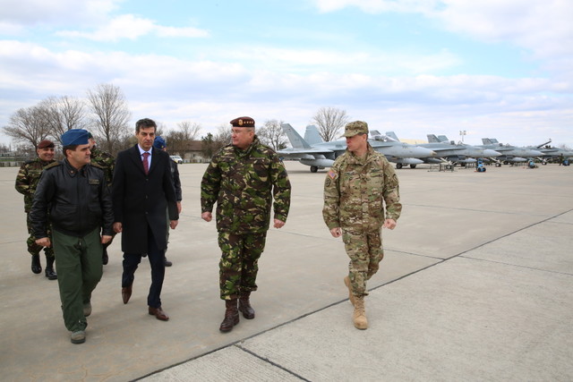 Vizita de lucru in bazele de la Mihail Kogalniceanu

Foto: Vali Ciobirca