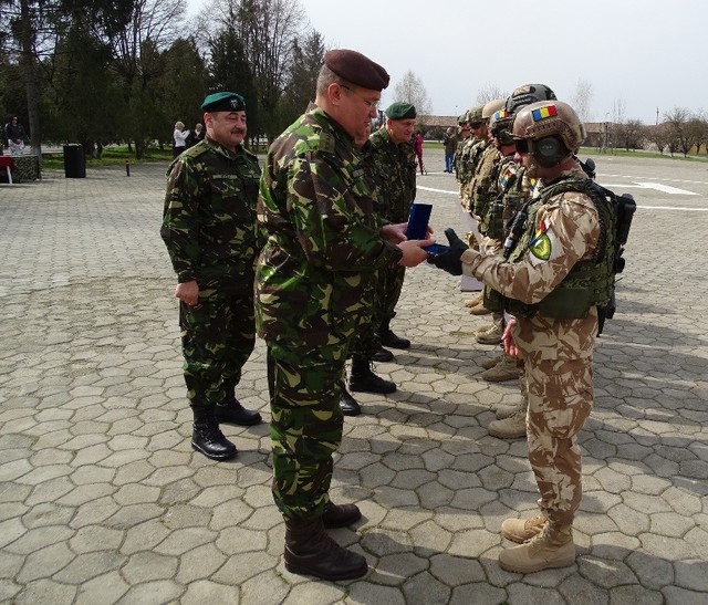Ceremonia de repatriere din misiune a Grupului romanesc de operatii speciale

Foto: C. Pascarita