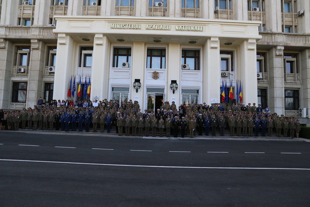 Ceremonie de trecere in rezerva a unor cadre militare din Statul Major General

Foto: Petrica Mihalache