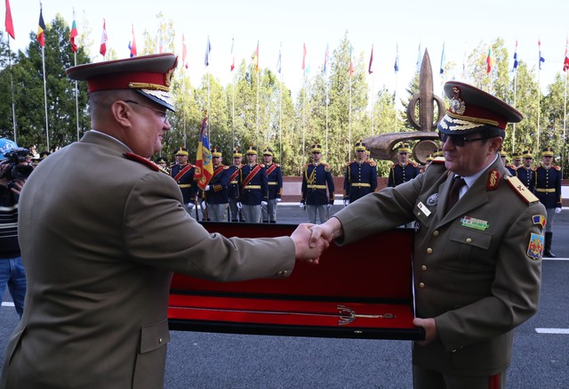 Ceremonie de trecere in rezerva a unor cadre militare din Statul Major General

Foto: Petrica Mihalache
