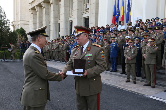 Ceremonie de trecere in rezerva a unor cadre militare din Statul Major General

Foto: Petrica Mihalache