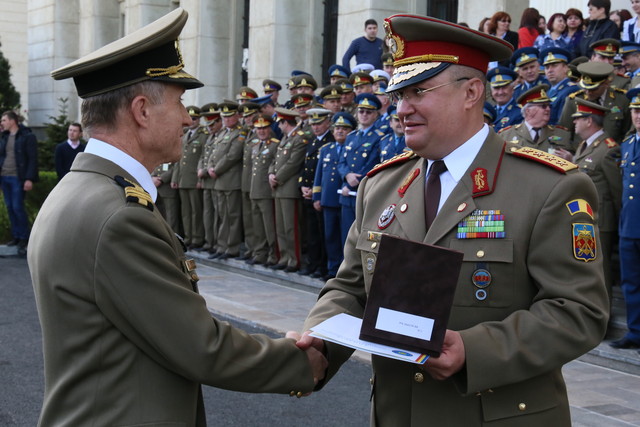 Ceremonie de trecere in rezerva a unor cadre militare din Statul Major General

Foto: Petrica Mihalache