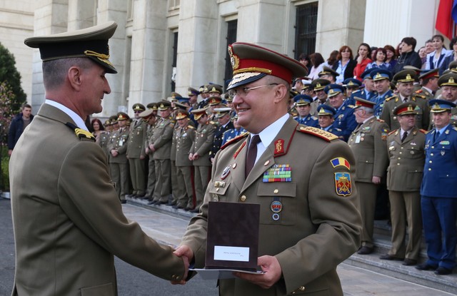 Ceremonie de trecere in rezerva a unor cadre militare din Statul Major General

Foto: Petrica Mihalache