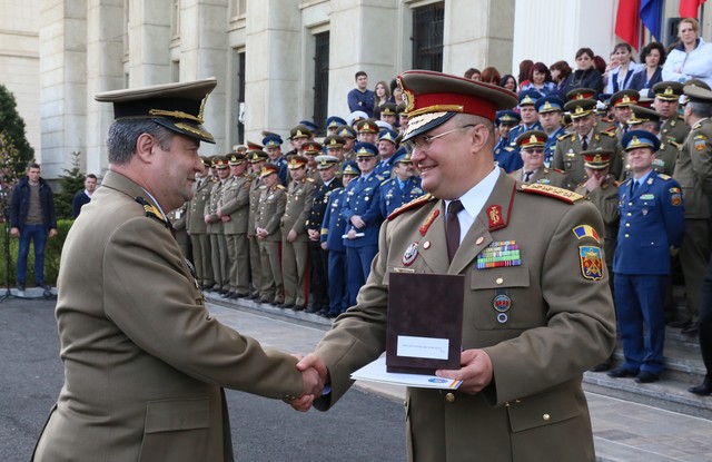 Ceremonie de trecere in rezerva a unor cadre militare din Statul Major General

Foto: Petrica Mihalache